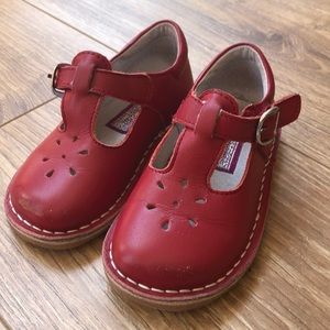 L’Amour Red Size 7 T-Strap Mary Janes